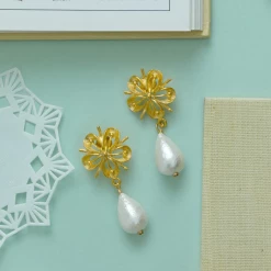 Susan Shaw Jewelry Susan Shaw Amelia Open Flower Cotton Pearl Drop